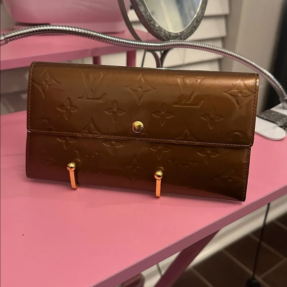 LV wallet ONLY - Picture 2 of 13